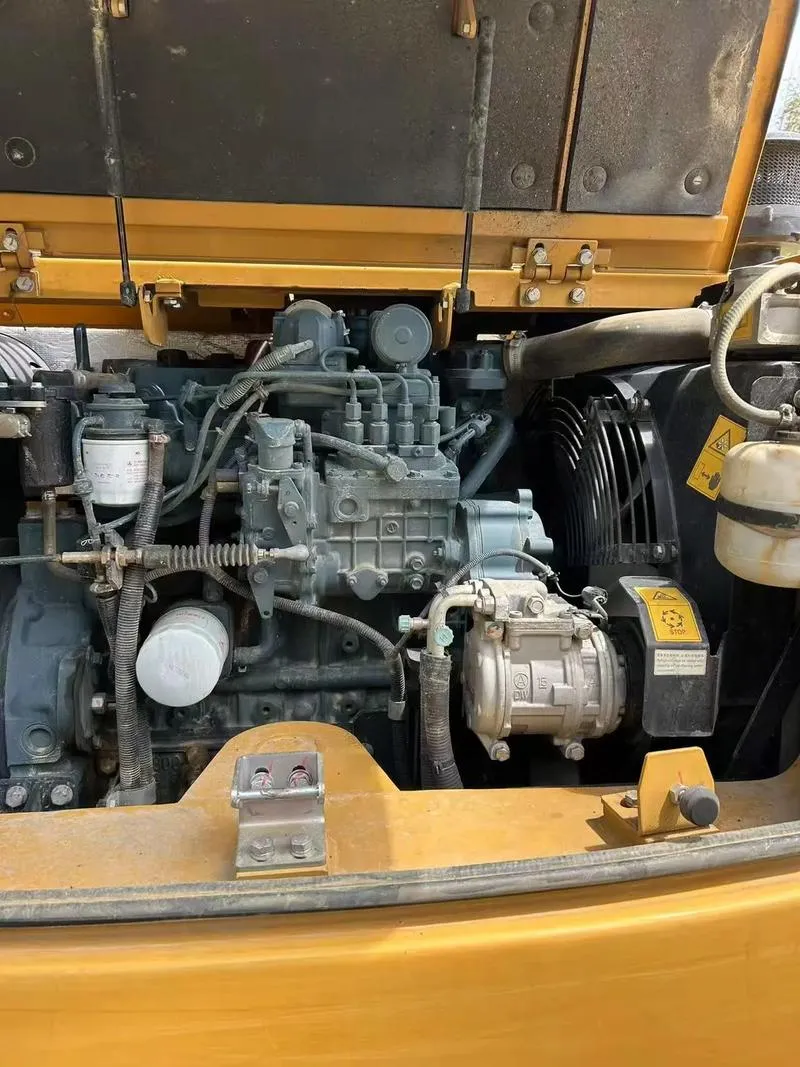 تستخدم حفارة صغيرة SANY SY95C3
