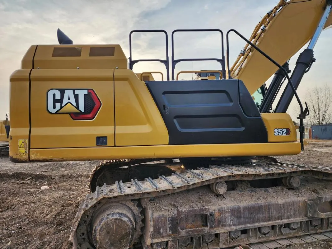 الحفارة الكبيرة المستعملة CAT 3521