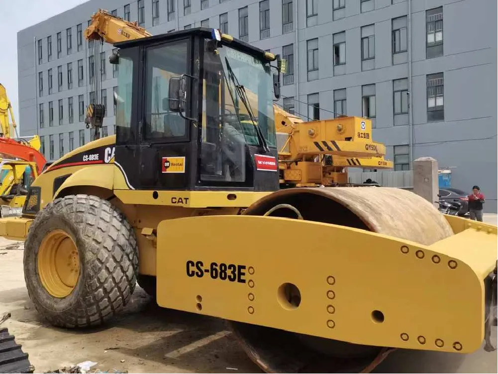 تستخدم الضاغطة الاهتزازية CAT CS683E0