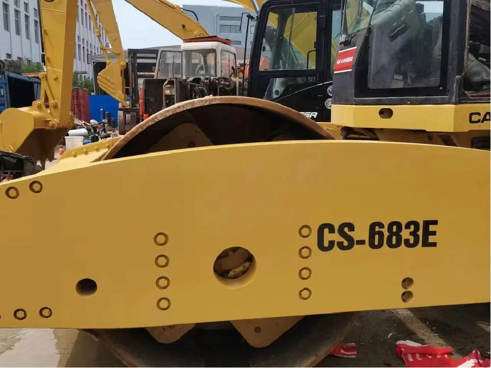 تستخدم الضاغطة الاهتزازية CAT CS683E1