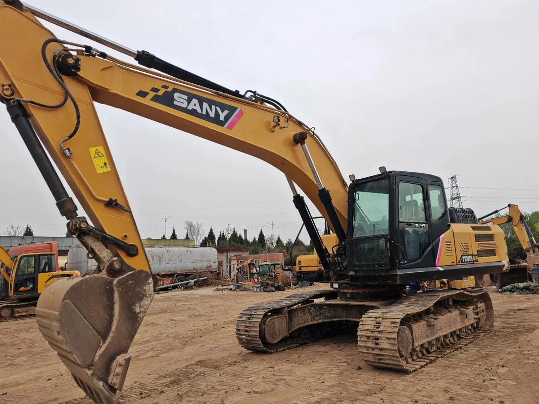 تستخدم حفارة متوسطة SANY SY245H