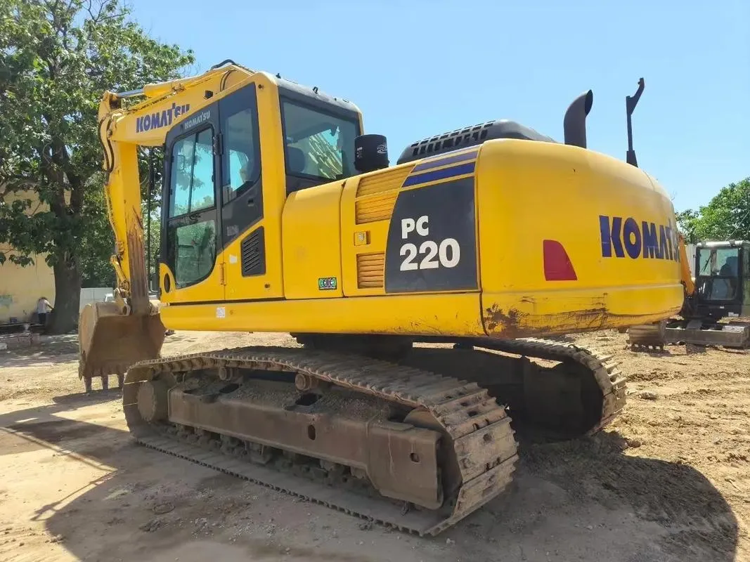 الحفارة المتوسطة المستعملة KOMATSU PC200-8M02