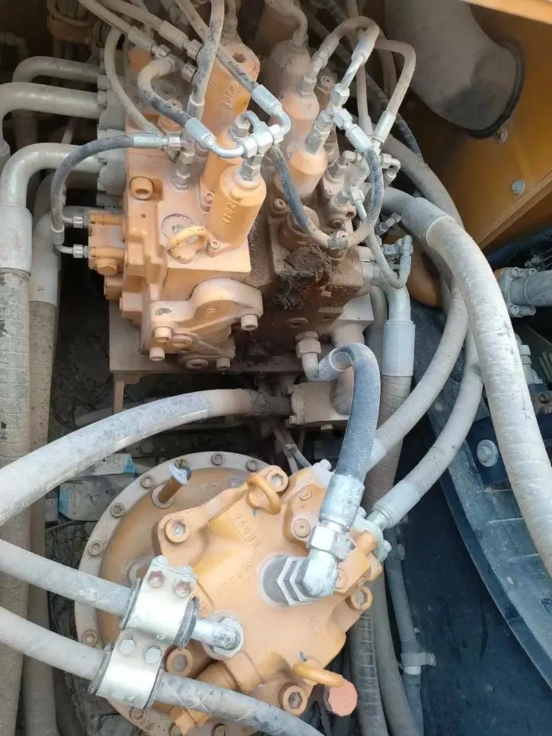 تستخدم حفارة كبيرة SANY SY485H-S3