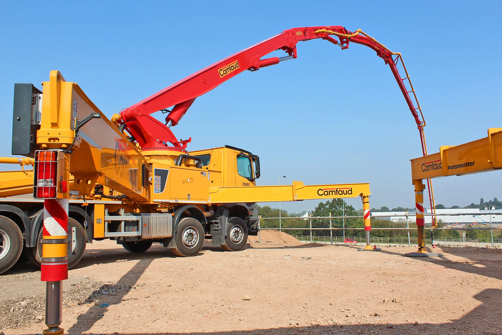 تستخدم Camfaud SPB 18 ذراع وضع مجنزرة1