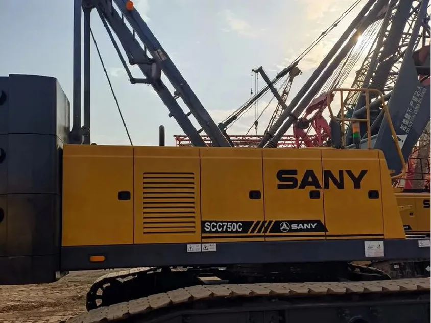رافعة مجنزرة مستعملة SANY SCC600A-52