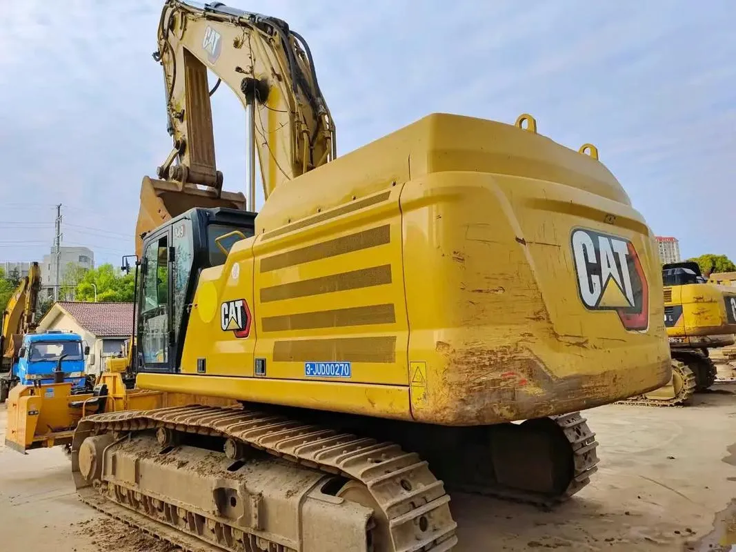 تستخدم الحفارة الكبيرة CAT 345D
