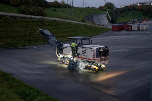 ماكينة طحن مستعملة WIRTGEN W 2000