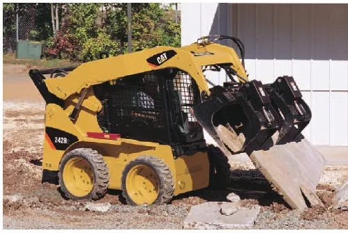 جرافة انزلاقية التوجيه مستعملة CAT 242B Series 22