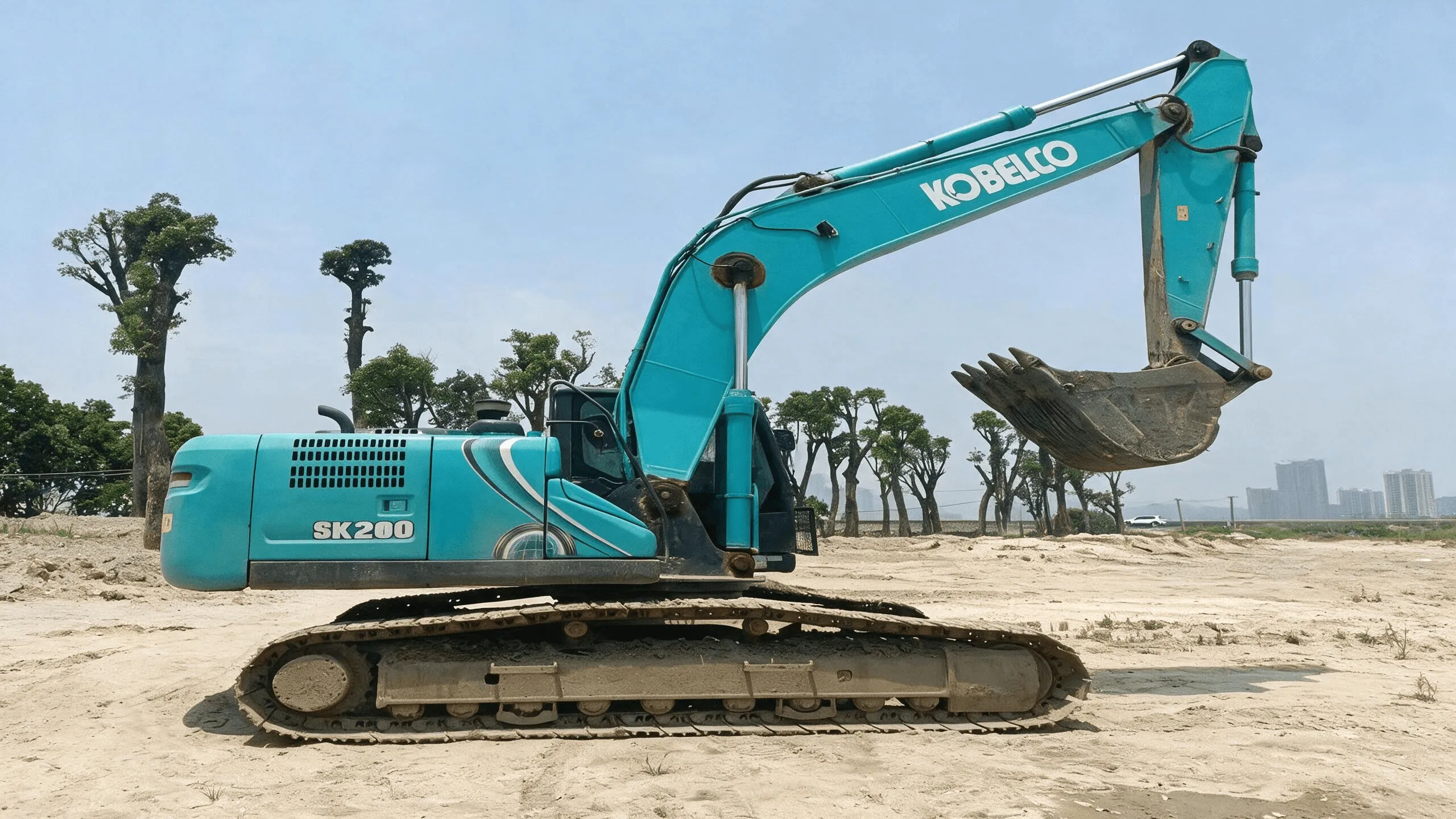 حفارة متوسطة مستعملة KOMATSU PC240LC-8M00