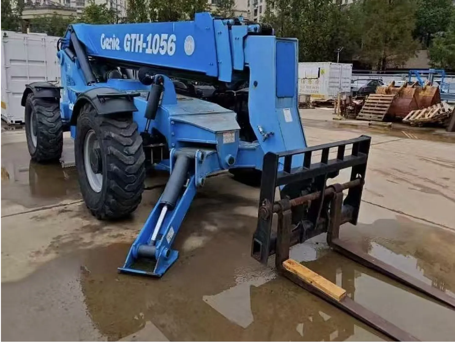 رافعة تلسكوبية مستعملة Genie GTH-10561