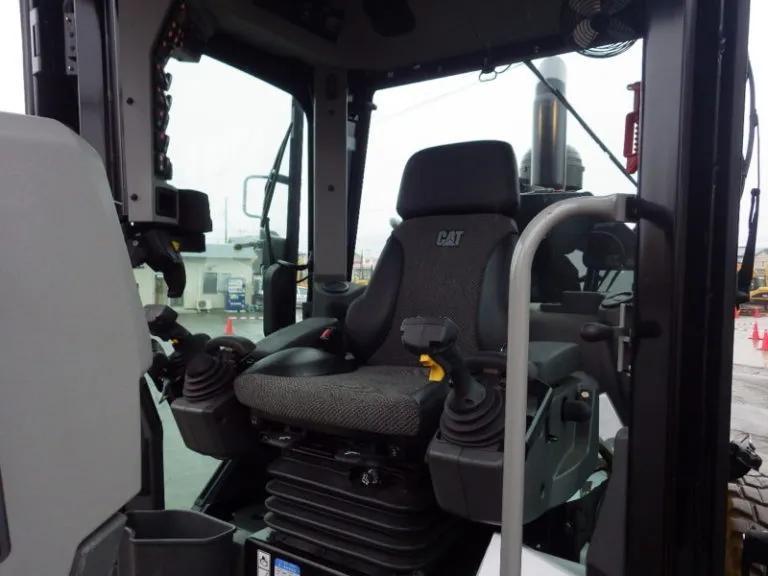ممهدة الطرق المستعملة CAT 12M1