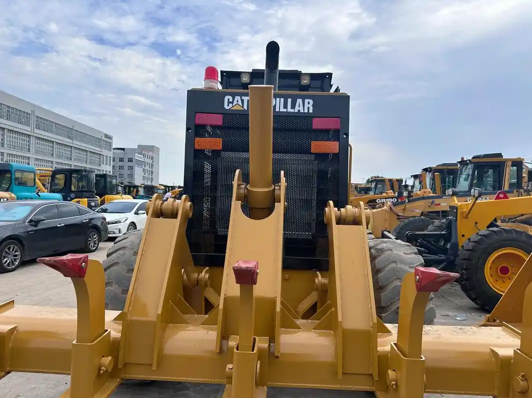 ممهدة الطرق المستعملة CAT 12M