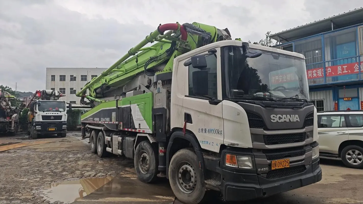 مضخة الخرسانة المثبتة على الشاحنة ZOOMLION 54M مستعملة3