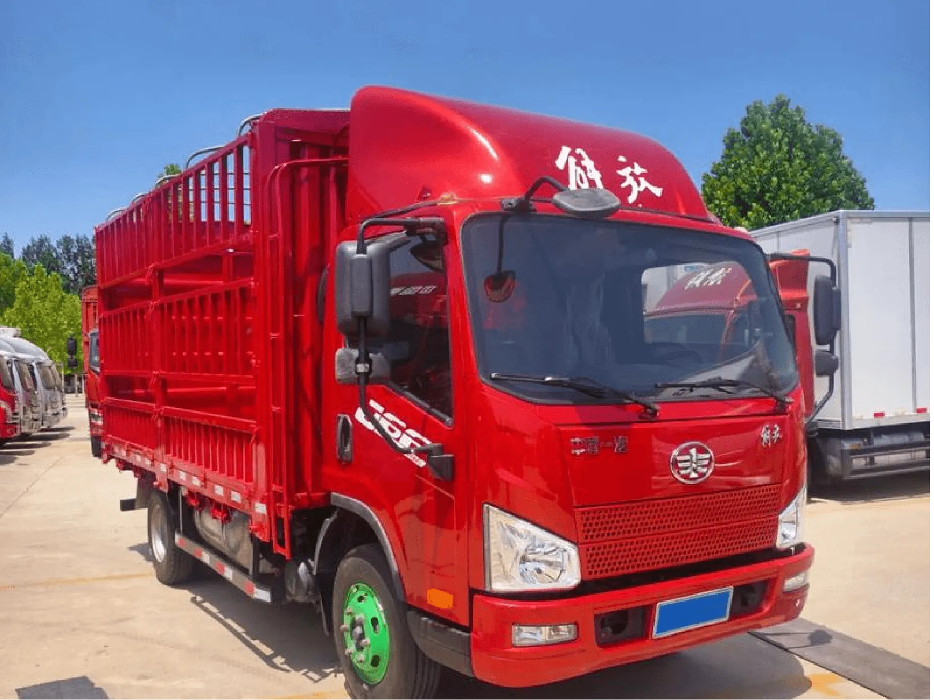 شاحنة خفيفة FAW J6F 4x2 مستعملة