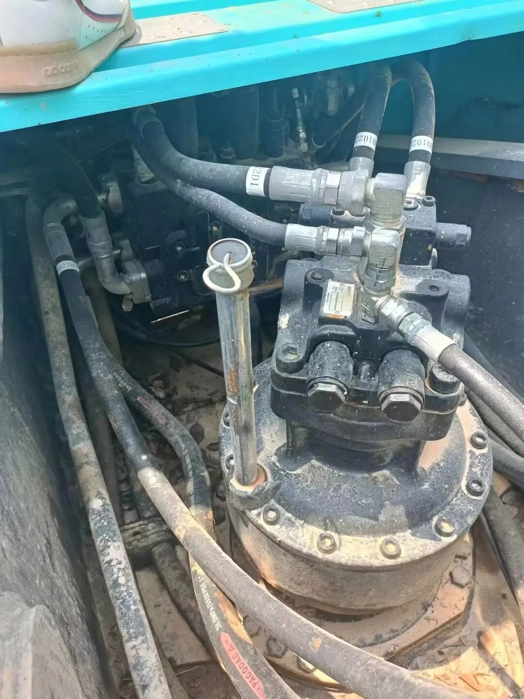 تستخدم KOMATSU PC240LC-8M0 حفارة متوسطة 3