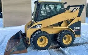 لودر انزلاقي التوجيه CAT 242B Series 2 مستعمل