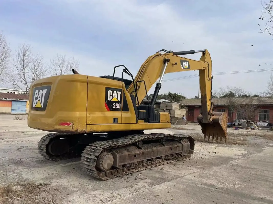 تستخدم الحفارة المتوسطة CAT 330GC