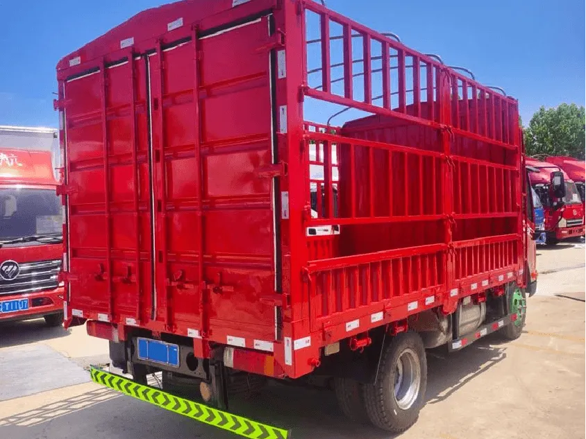 شاحنة خفيفة FAW J6F 4x2 مستعملة0