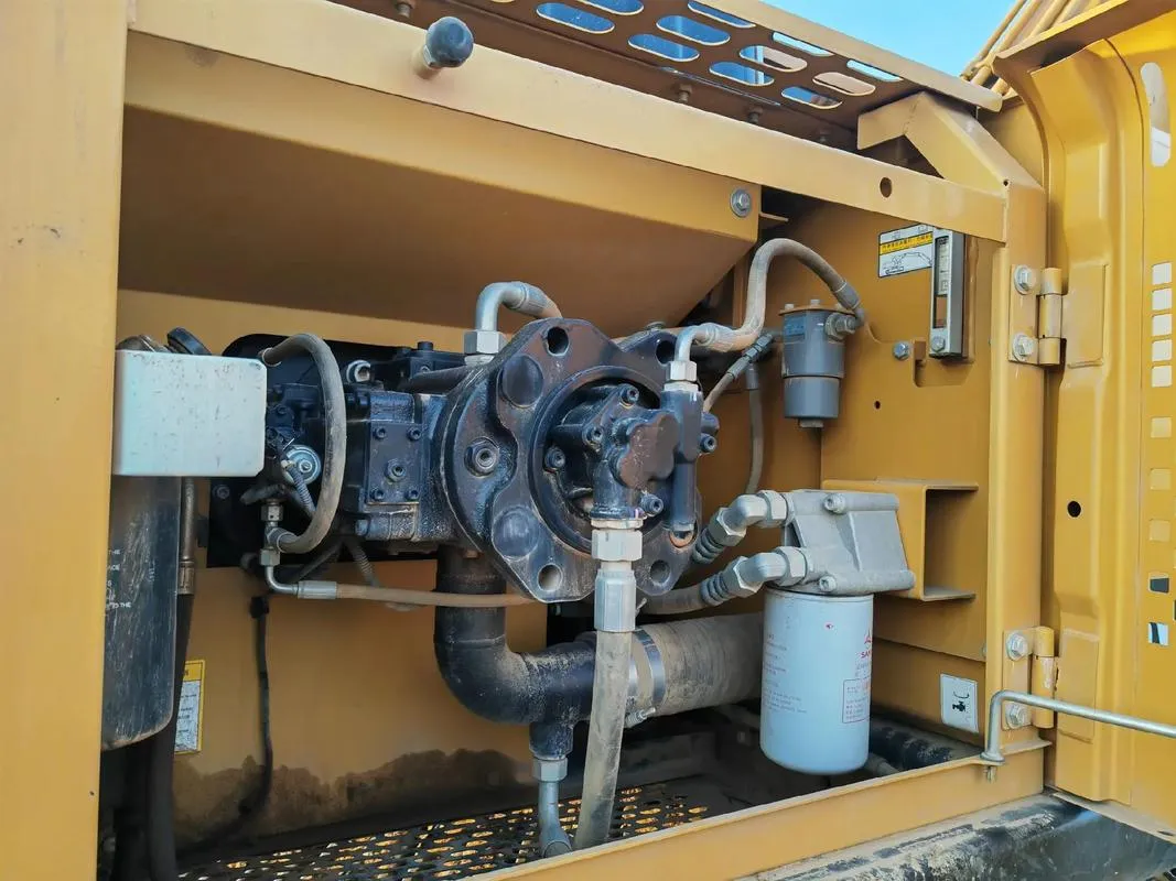 تستخدم حفارة متوسطة SANY SY215C4